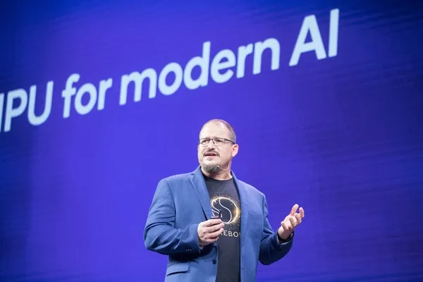 Qualcomm‘s CEO Just Said Apps Are Dying. AI Agents Are the New Apps.