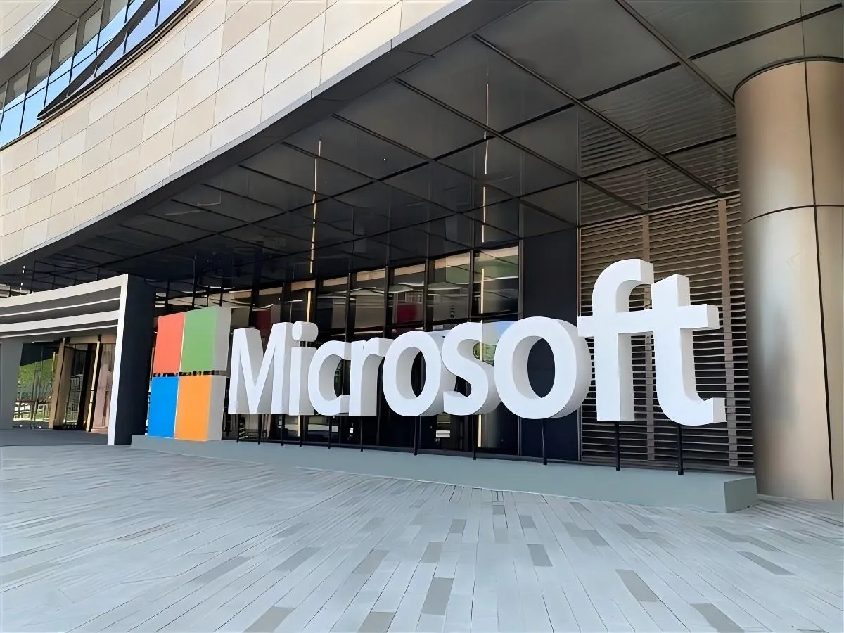 Microsoft Is Ditching OpenAI for DeepSeek. That‘s Not a Betrayal. It’s Math.