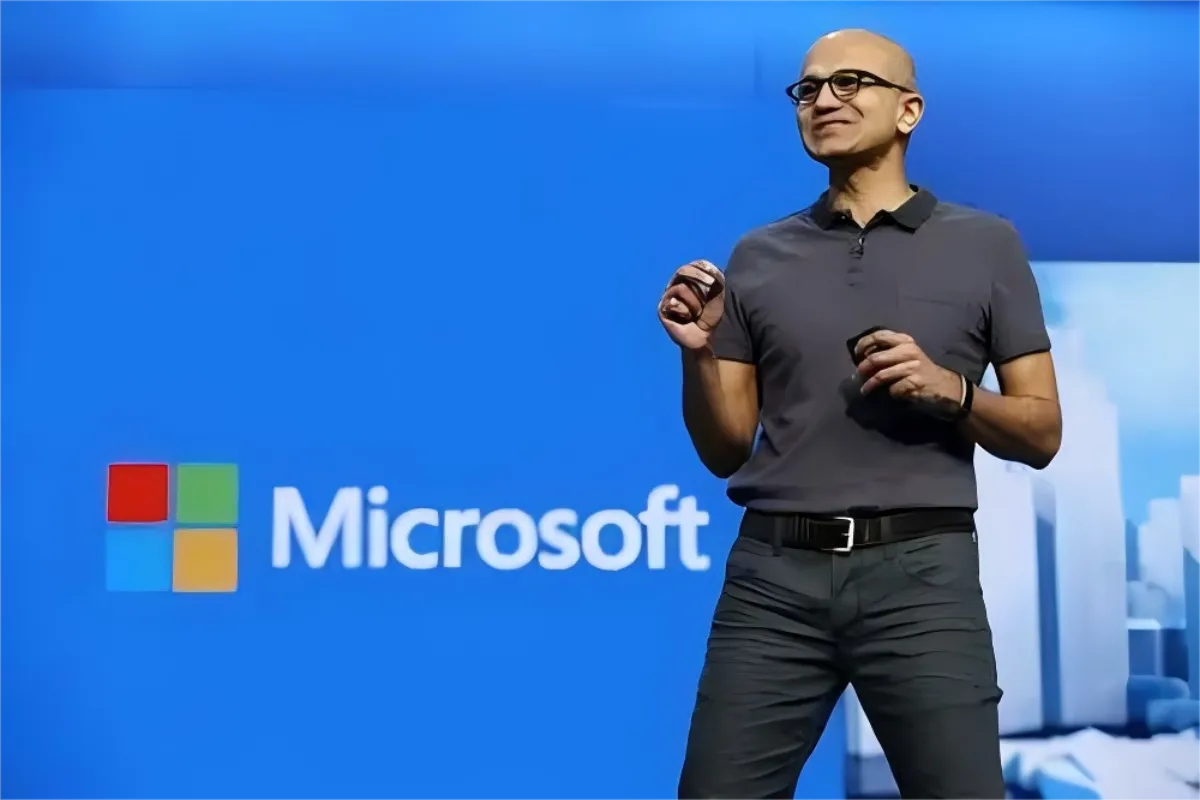 Microsoft Is Sending 6,000 People to Your Office. AI Still Needs Help.